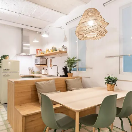 Charming Renovated Apt Minutes From The Center * Barcelona