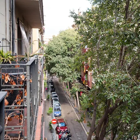 Charming Renovated Apt Minutes From The Center *