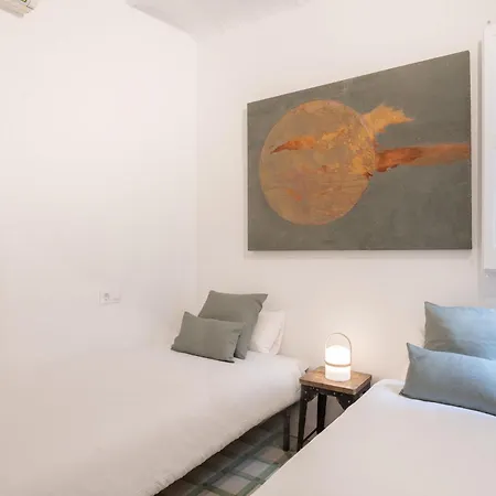 Apartment Charming Renovated Apt Minutes From The Center