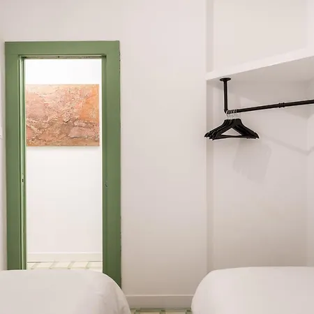 Apartment Charming Renovated Apt Minutes From The Center