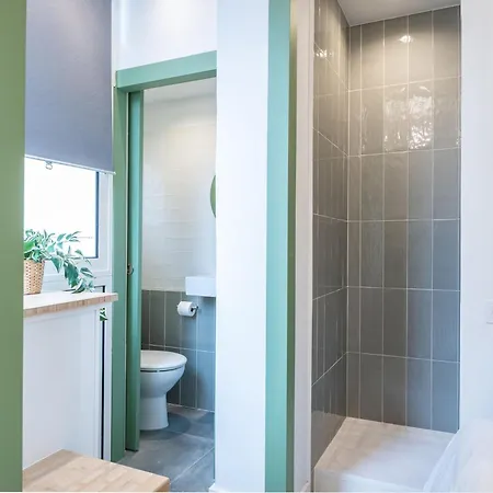 Charming Renovated Apt Minutes From The Center Apartment