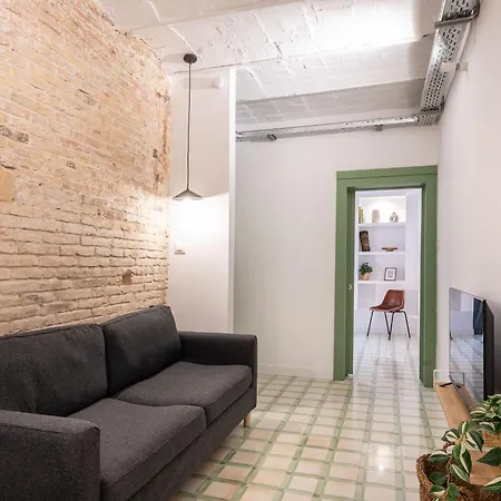 Charming Renovated Apt Minutes From The Center * Barcelona