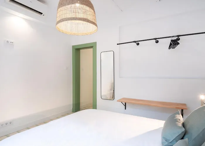 Charming Renovated Apt Minutes From The Center Lägenhet