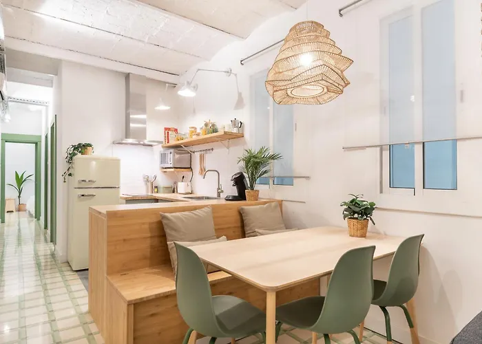 Charming Renovated Apt Minutes From The Center * Barcelona