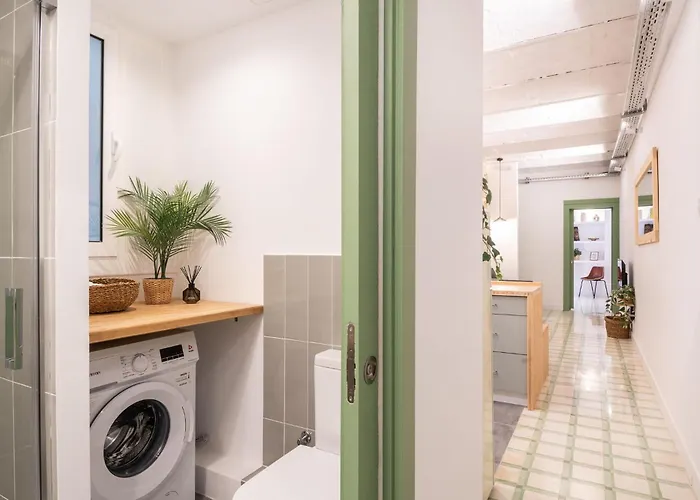 Lägenhet Charming Renovated Apt Minutes From The Center Barcelona