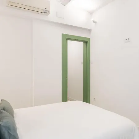 Charming Renovated Apt Minutes From The Center