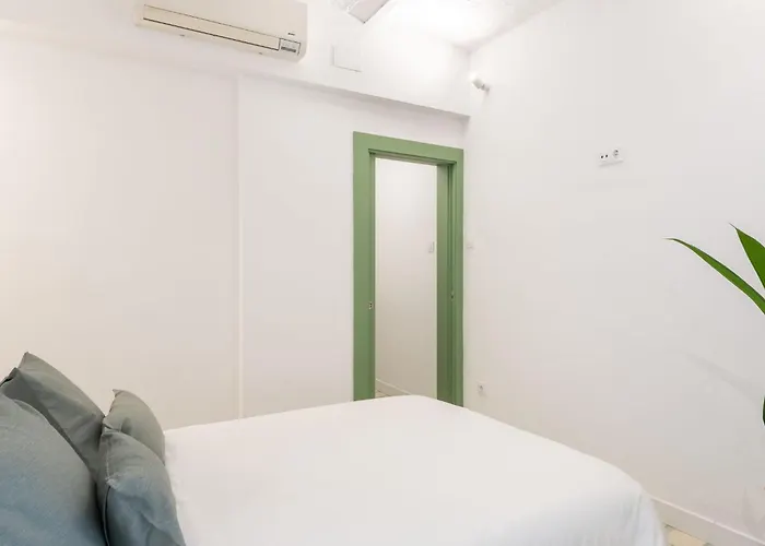 Charming Renovated Apt Minutes From The Center